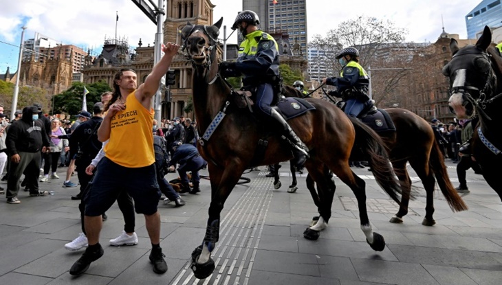 লকডাউন বিরোধী বিক্ষোভে উত্তাল সিডনি