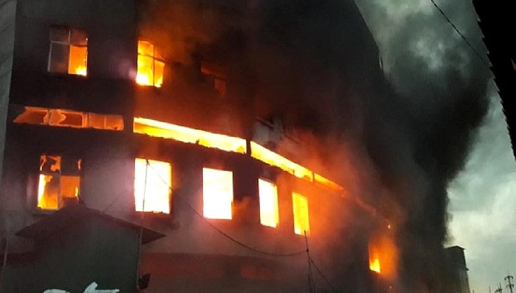 নারায়ণগঞ্জে কারখানায় অগ্নিকাণ্ডে মৃতের সংখ্যা বেড়ে ৫২ জন