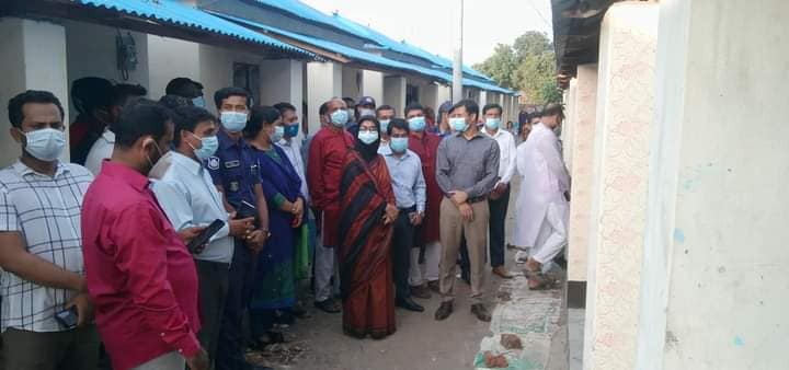 মুন্সিগঞ্জের গজারিয়ায় প্রধানমন্ত্রীর উপহার ঘর সংষ্কার পরিদর্শনে জেলা প্রশাসক