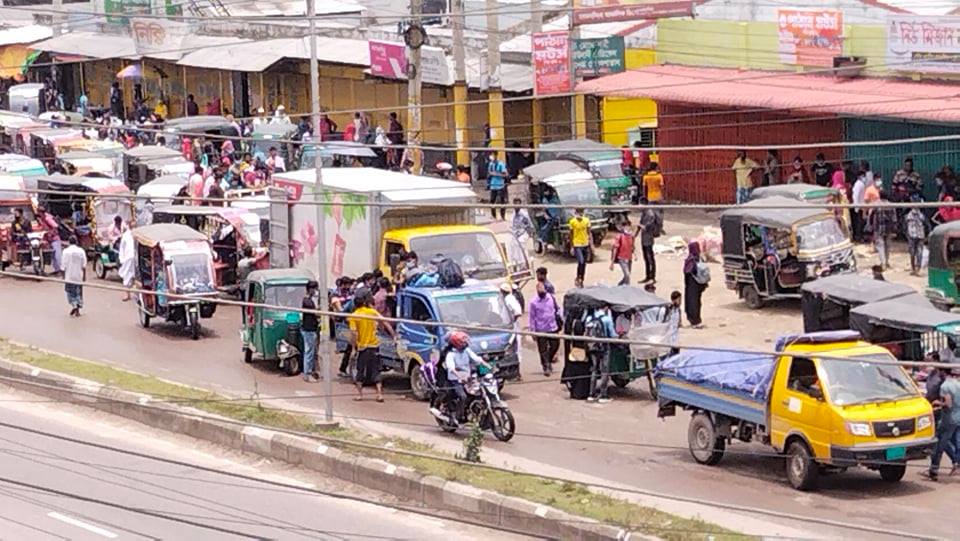 ময়মনসিংহ থেকে ভোগান্তি নিয়েই রাজধানীমুখী মানুষের জনস্রোত