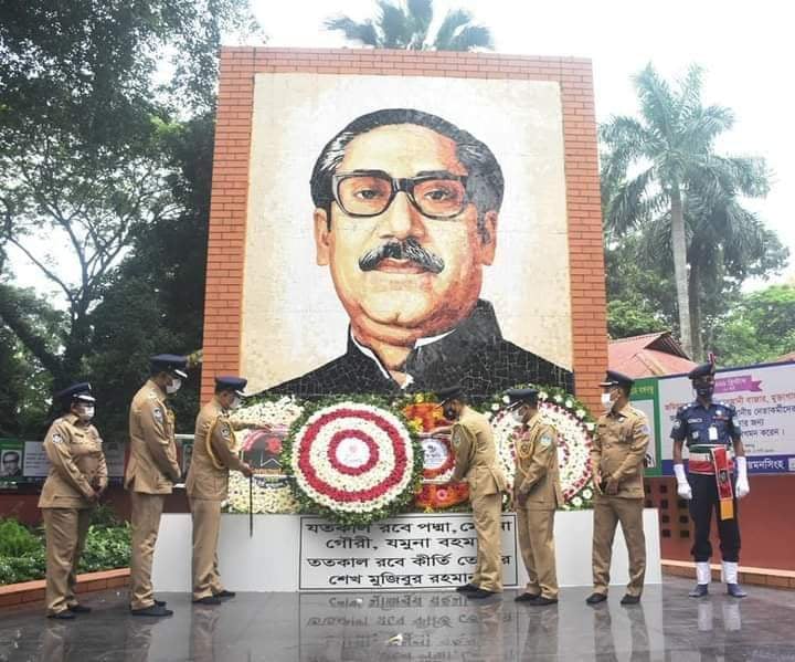 ময়মনসিংহে জাতীয় শোক দিবস উপলক্ষেবঙ্গবন্ধু’র প্রতিকৃতিতে পুষ্পস্তবক অর্পণ