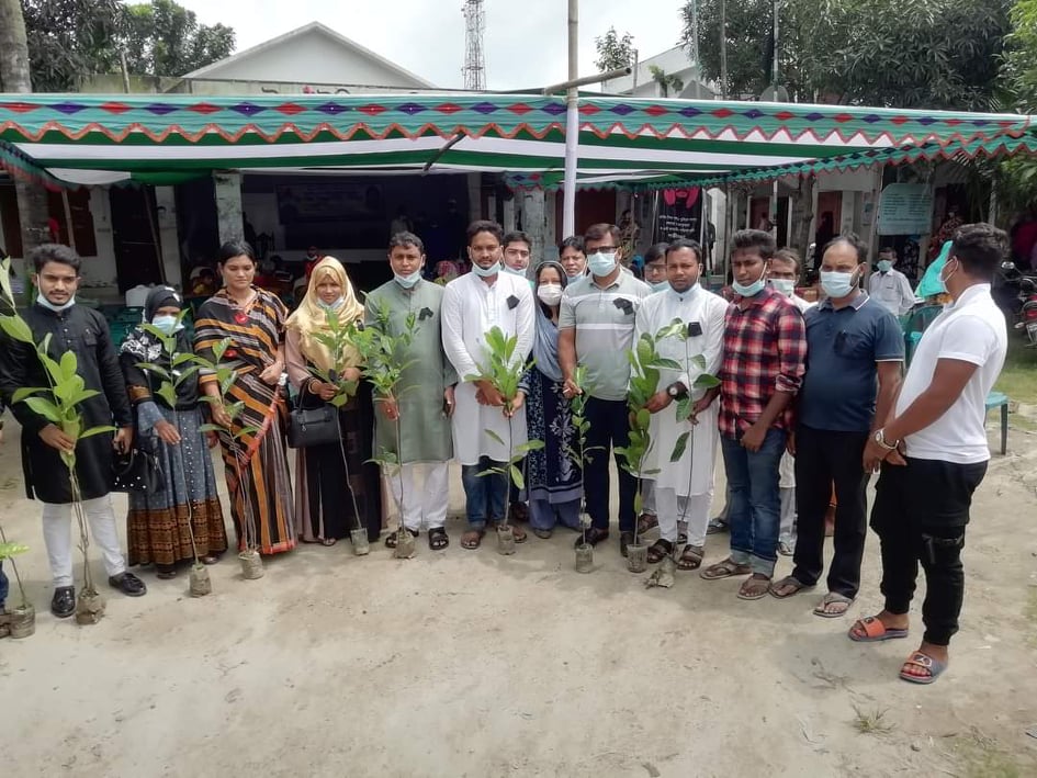 জাতীয় শোক দিবস উপলক্ষে সিঙ্গাইরে বৃক্ষ রোপণ কর্মসূচি অনুষ্ঠিত