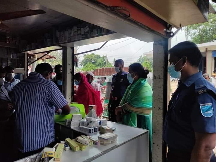 গজারিয়ায় ভেজাল ঔষধ বিক্রয় বন্ধের অভিযানে ৩ প্রতিষ্ঠানকে অর্থদণ্ড