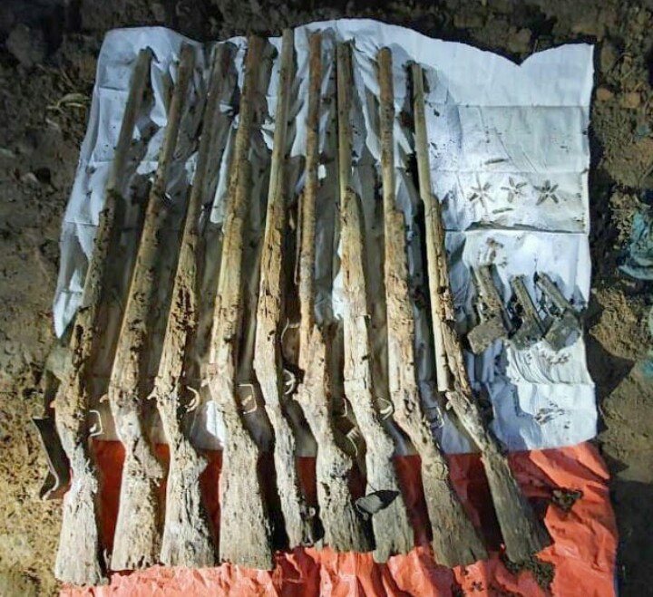 সাতছড়িতে বিজিবির অভিযানে বিপুল পরিমাণ অস্ত্র উদ্ধার