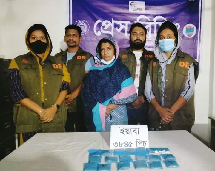 যশোরের ডিবি পুলিশের অভিযানে ইয়াবা ট্যাবলেট সহ নারী মাদক ব্যবসায়ী আটক।