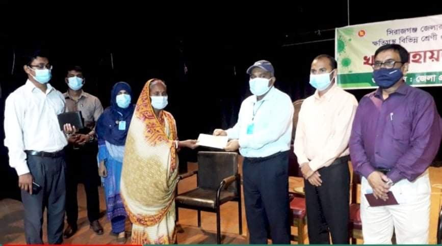 সিরাজগঞ্জের জড়ি ও টুইস্টিং শ্রমিকদের মাঝে নগদ অর্থ প্রদান