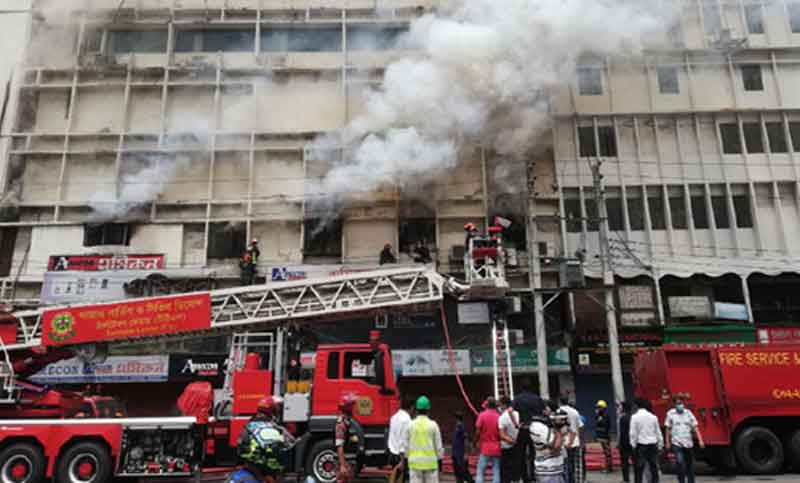 ৪ ঘণ্টার চেষ্টায় বনানীর ছয়তলা ভবনের আগুন নিয়ন্ত্রণে