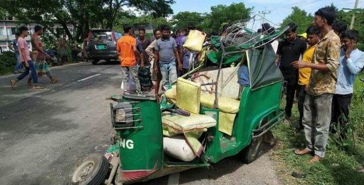 মাধবপুরে বাস-সিএনজি সংঘর্ষে ভাই-বোনসহ নিহত ৩