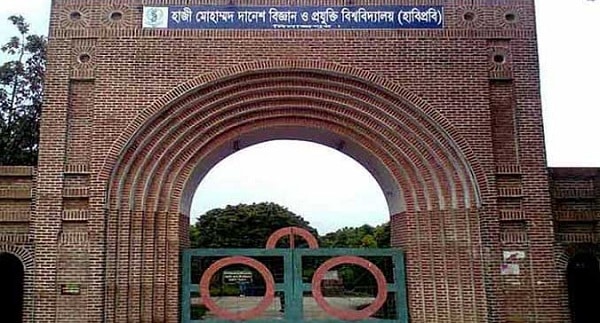 লুঙ্গি পরে অনলাইনে পরীক্ষা দেওয়ায় ৩ শিক্ষার্থীকে বহিষ্কারের অভিযোগ