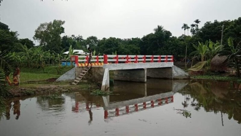 মিঠাপুকুরে মই বেয়ে ওঠা সেই ব্রিজটির কাজ শুরু