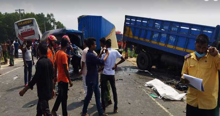 টাঙ্গাইলে ত্রিমুখী সংঘর্ষে নিহত ৩