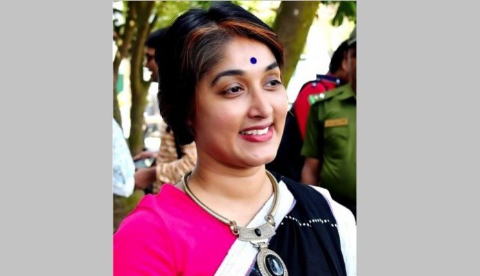 রবীন্দ্র বিশ্ববিদ্যালয়ের ১৪ শিক্ষার্থীর চুল কেটে দেওয়া শিক্ষিকার পদত্যাগ