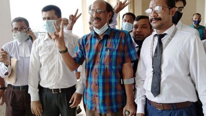 খালাস পেলেন সাংবাদিক প্রবীর সিকদার