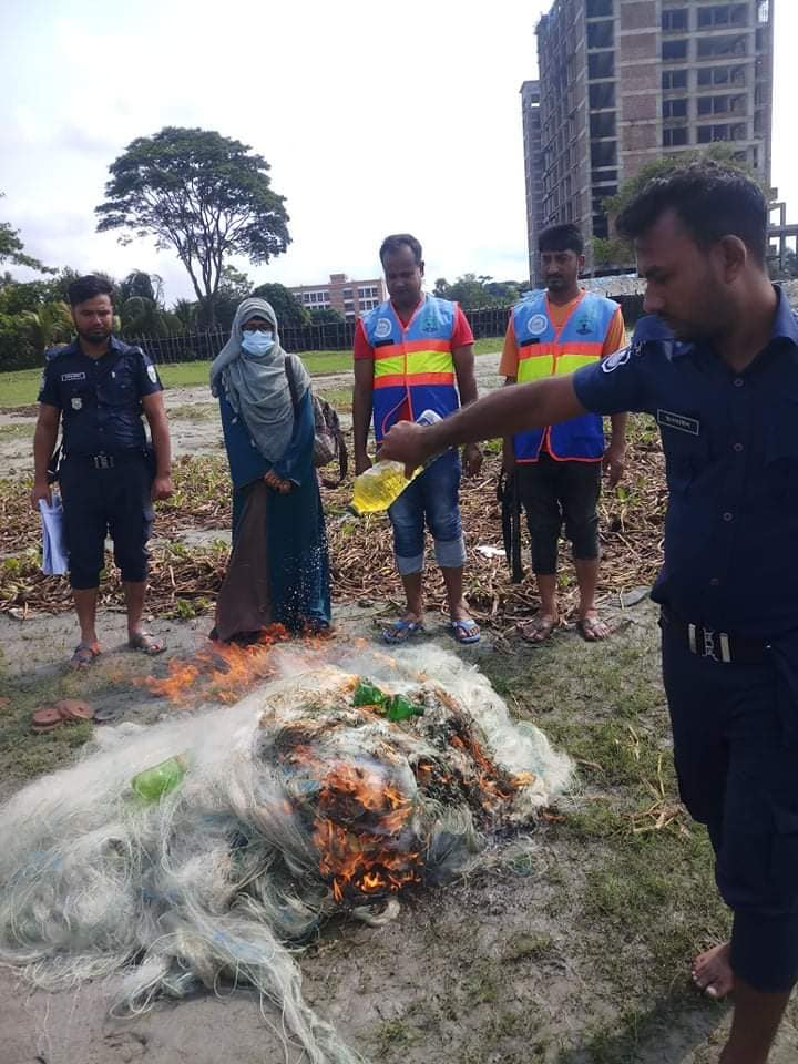 গজারিয়ায় ৪লক্ষ মি. কারেন্ট জাল ১টি ট্রলারসহ ১জনকে আটক করেছে নৌ পুলিশ
