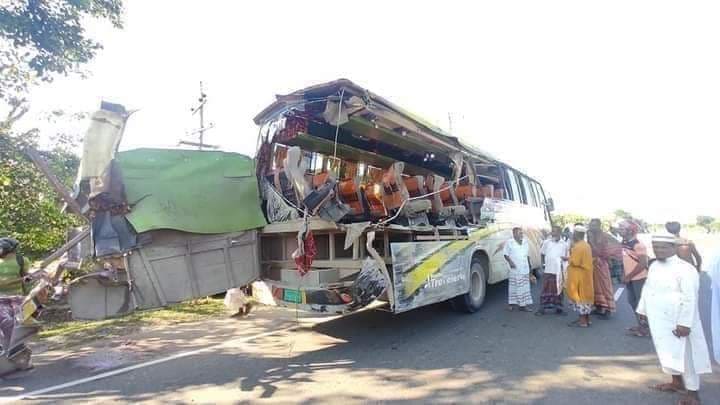 ময়মনসিংহে সড়ক দুর্ঘটনায় বাসের ৮ যাত্রী নিহত
