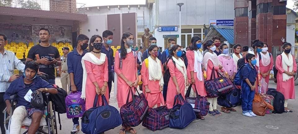 ভারতে কারাভোগ শেষে১৯ কিশোর-কিশোরীকে বেনাপোল ইমিগ্রেশন পুলিশের কাছে হস্তান্তর