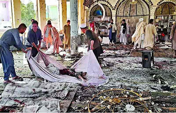 আফগানিস্তানে মসজিদে আত্মঘাতী বোমা হামলা, নিহত শতাধিক