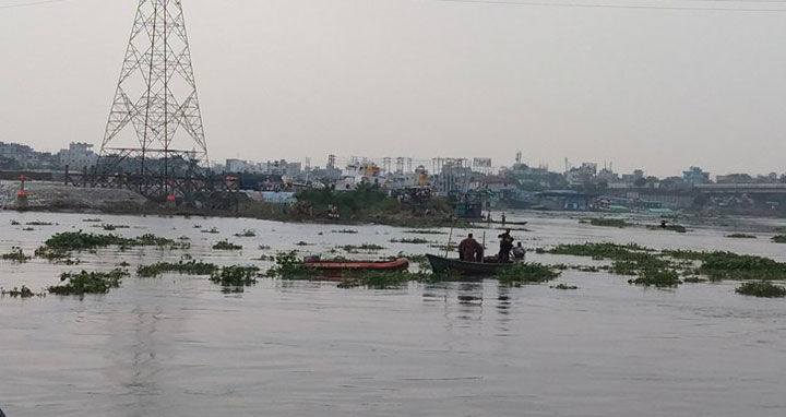 তুরাগ নদীতে ট্রলারডুবি, তিন শিশু ও নারীর মরদেহ উদ্ধার