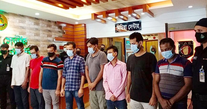 মধ্যপ্রাচ্যে মানবপাচারকারী চক্রের হোতাসহ গ্রেপ্তার ৮