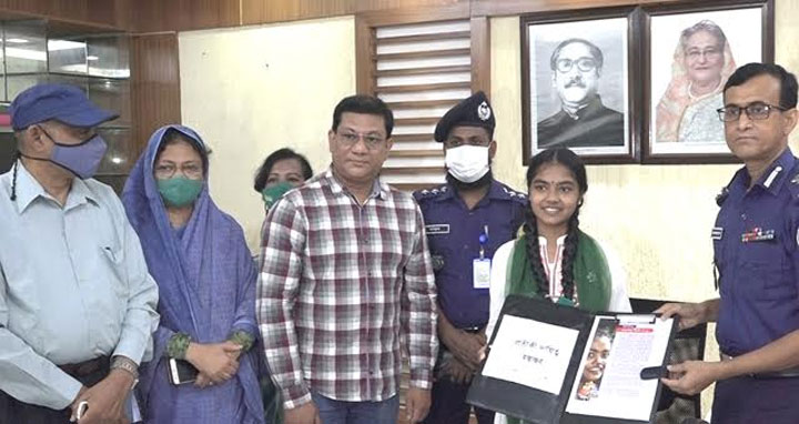 বরিশালে এক ঘন্টার রেঞ্জ ডিআইজি আফসানা