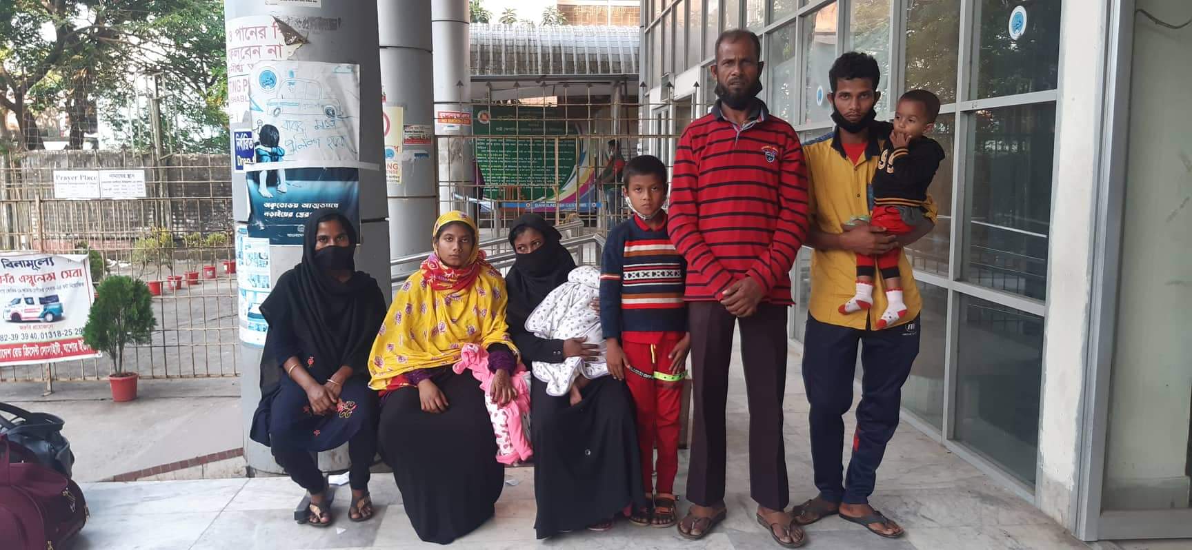 ভারতে পাচার হওয়া একই পরিবারের ৮ জন  বেনাপোল কাস্টমস দিয়ে দেশে ফেরত