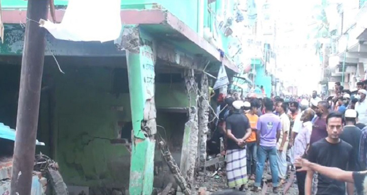 ফতুল্লায় ফ্ল্যাটে ভয়াবহ গ্যাস বিস্ফোরণ, দুই নারী নিহত