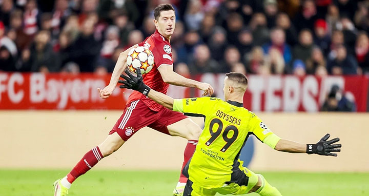 মেসি-রোনালদোকে ছাড়িয়ে গেলেন লেভানডস্কি