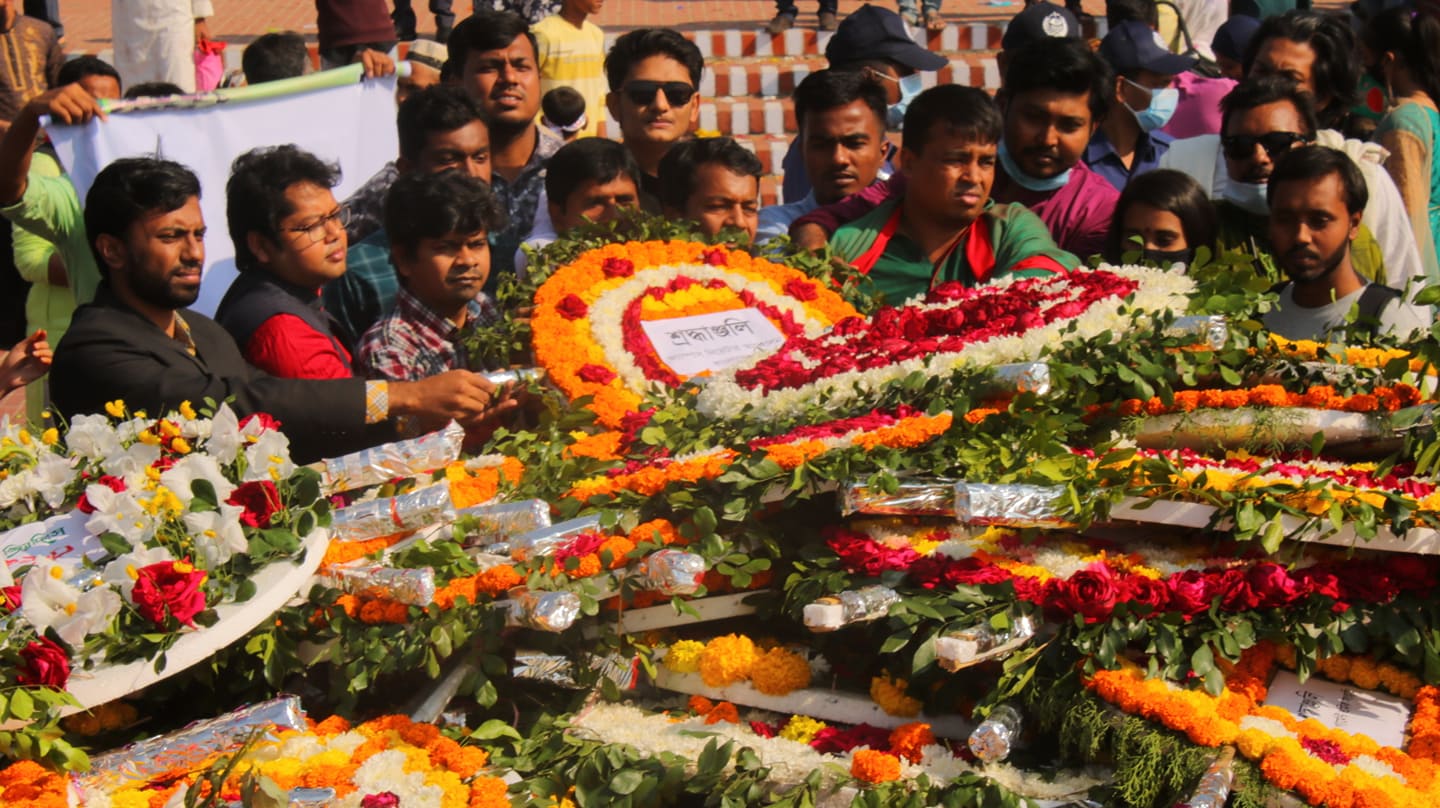 মহান বিজয় দিবসে ক্যাম্পাস থিয়েটার আন্দোলনের শ্রদ্ধাঞ্জলি