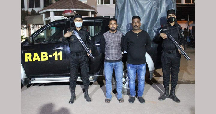 সিদ্ধিরগঞ্জে ফুটপাতে চাঁদা আদায়, আটক ২