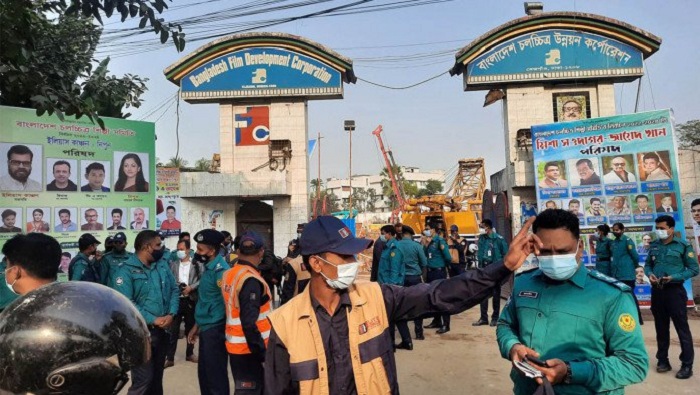 কড়া নিরাপত্তায় চলছে শিল্পী সমিতিতে ভোটগ্রহণ