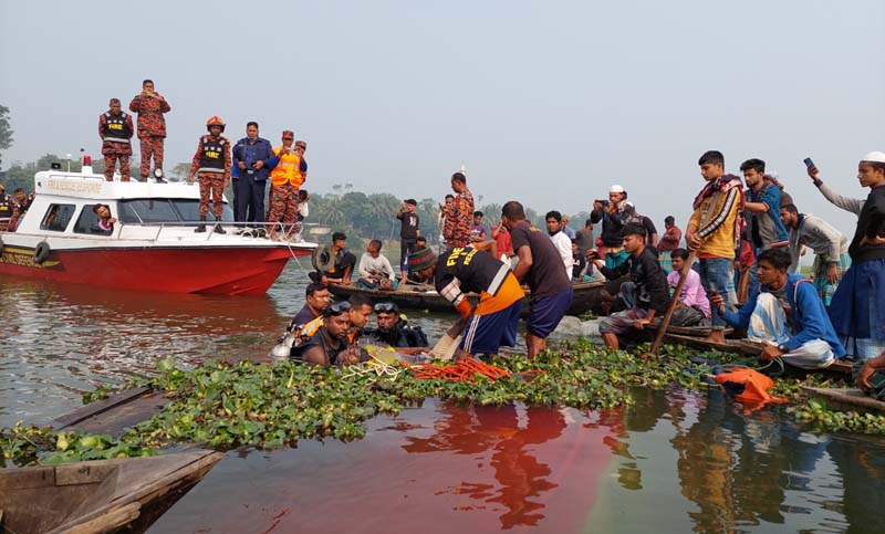 ডাকাতিয়া নদীতে ট্রলার-বাল্কহেড সংঘর্ষ, নিহত ৫