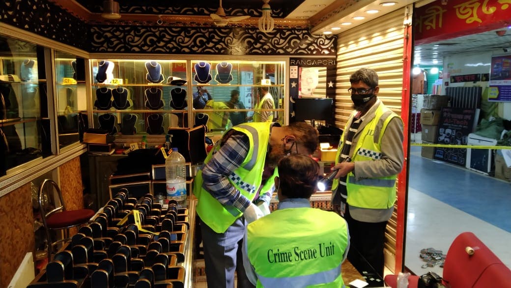 এক রাতের ব্যবধানে কোটিপতি থেকে নিঃস্ব-অসহায়