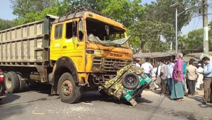 কুমিল্লায় ড্রামট্রাকের চাপায় অটোরিকশার চালক-যাত্রীসহ নিহত ৫
