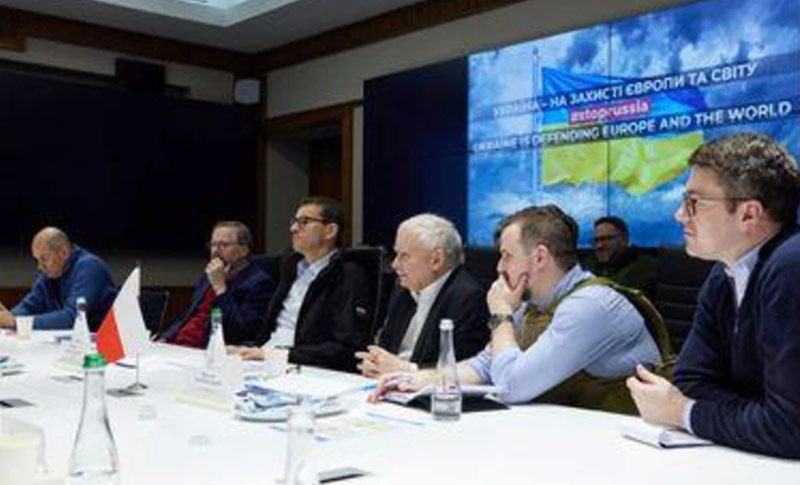 ইউক্রেনে তীব্র লড়াইয়ের মাঝেই হাজির তিন প্রধানমন্ত্রী!