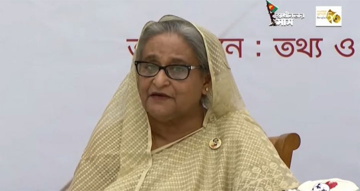 জাতীয় চলচ্চিত্র পুরস্কার দিলেন প্রধানমন্ত্রী