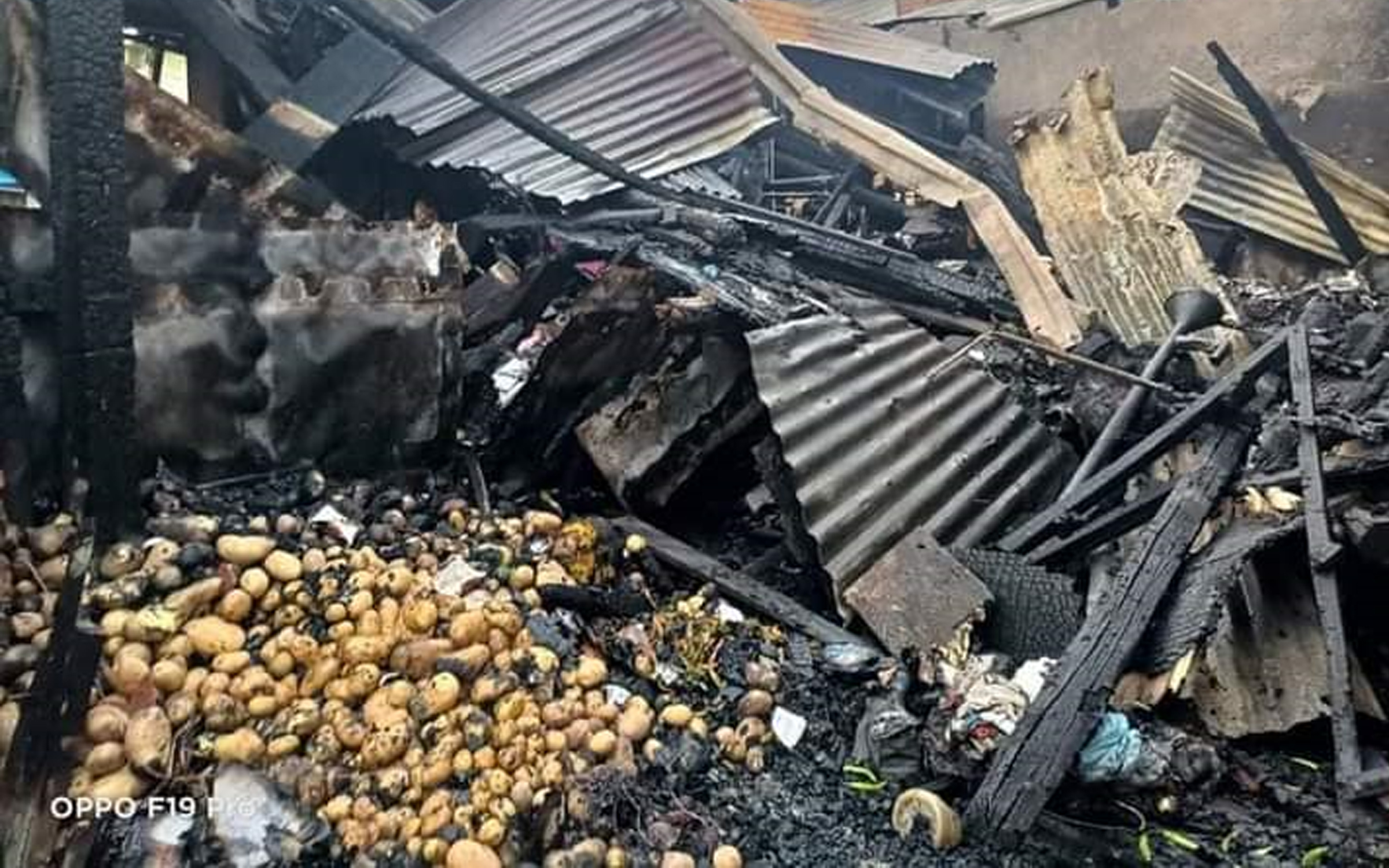 শরণখোলায় ভয়াবহ অগ্নিকান্ডে তিন দোকান পুড়ে ছাই