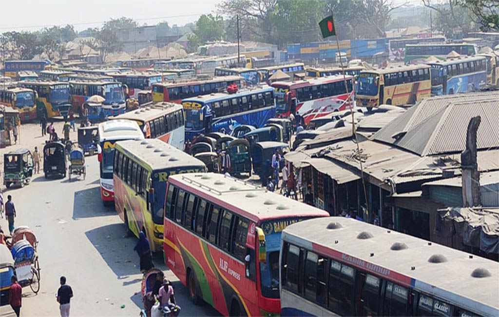 দৌলতদিয়ায় তীব্র যানজট, পারের অপেক্ষায় হাজার যানবাহন