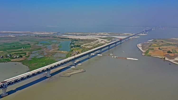 ঠিকাদারের কাছ থেকে স্বপ্নের পদ্মা সেতু বুঝে পেল কর্তৃপক্ষ