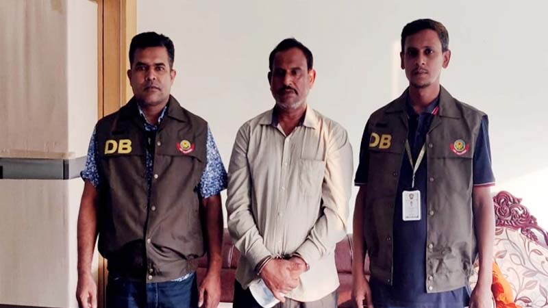 মিরপুরে ডিবি’র জালে প্রতারক গ্রেপ্তার