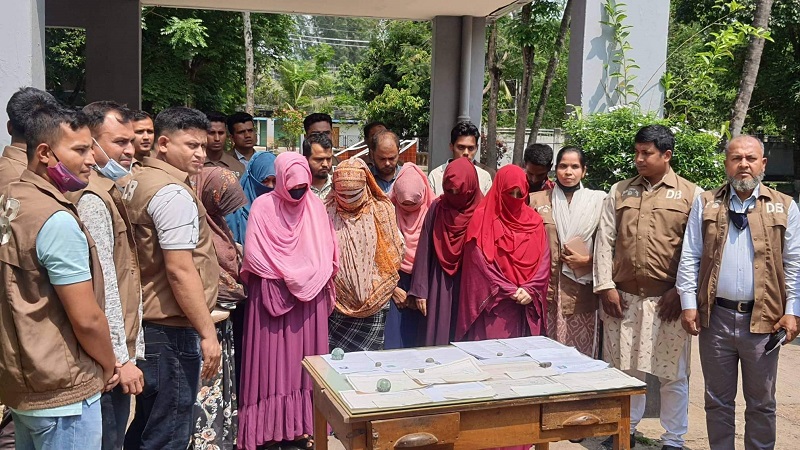 প্রাথমিকের শিক্ষক নিয়োগের ভুয়া প্রশ্নপত্রসহ লক্ষ্মীপুরে আটক ১৩