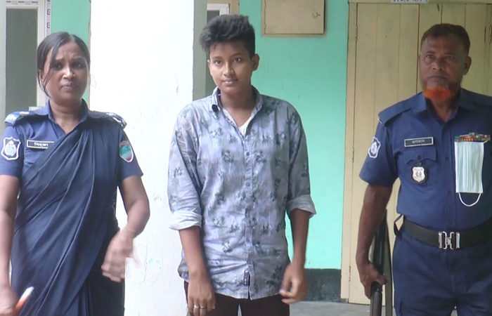 যশোরে পুরুষ সেজে একাধিক প্রেমের নামে প্রতারণা, তরুণী গ্রেফতার