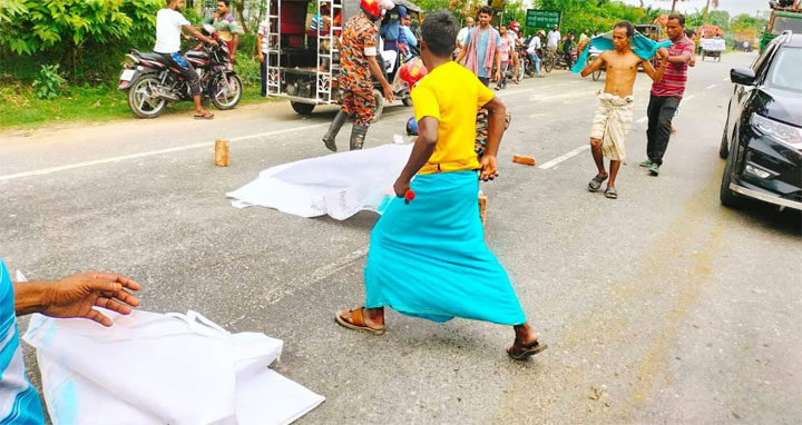 রাজশাহীতে ট্রাক্টর-মোটরসাইকেলের সংঘর্ষ, মা-শিশুসহ নিহত ৩