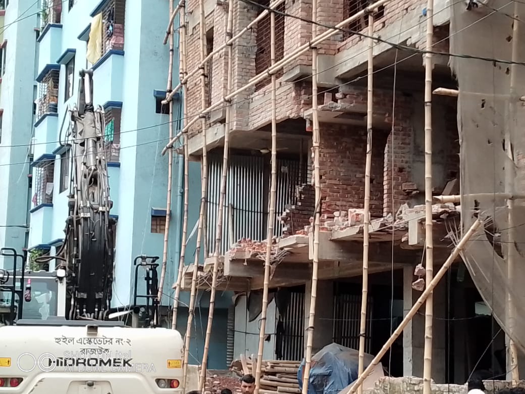 মিরপুরে রাজউকের অবৈধ স্থাপনা উচ্ছেদ অভিযান পরিচালনা করেছেন নির্বাহী ম্যাজিস্ট্রেট