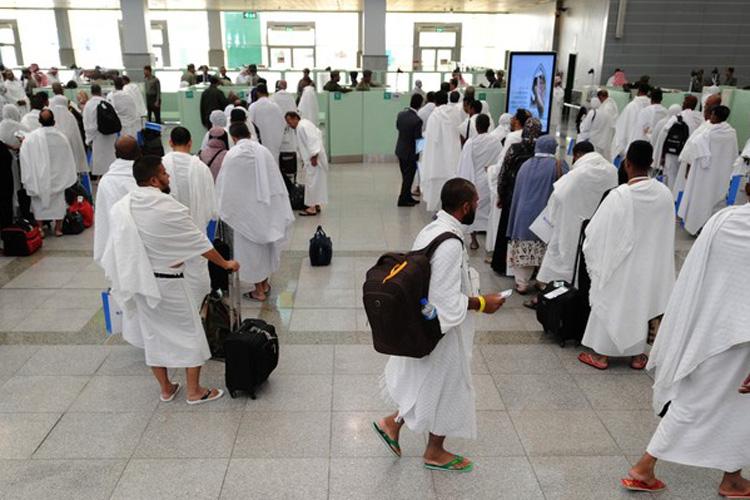 প্রথম ফ্লাইটে সৌদি গেলেন ৪১৫ হজযাত্রী