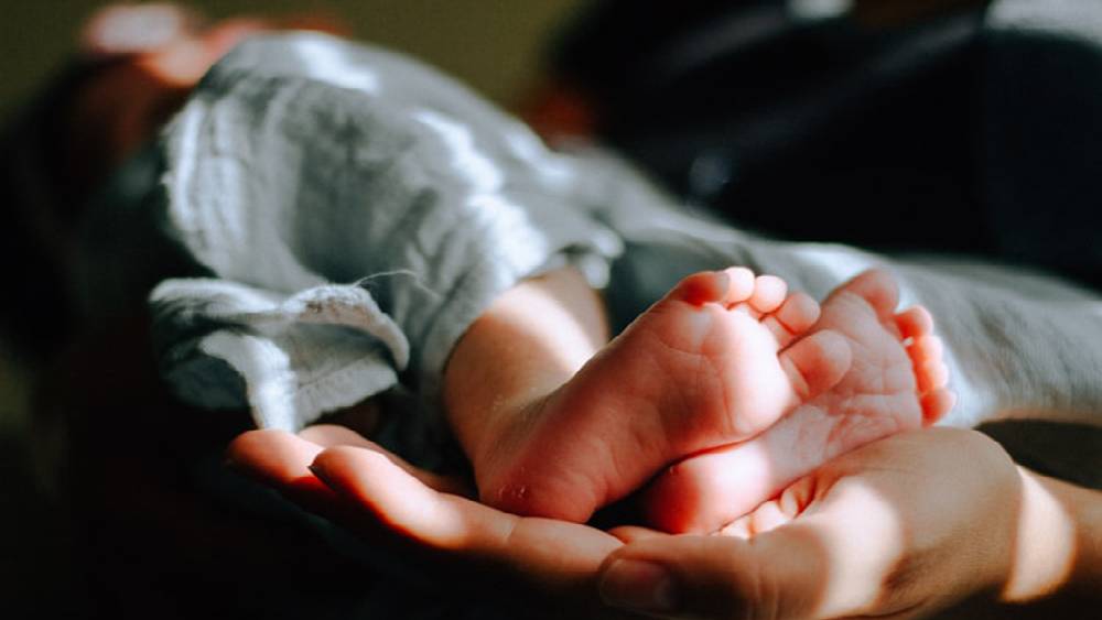 ভারতে ঘরের আসবাবপত্র কিনতে সন্তান বিক্রি করলেন মা!