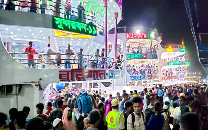 শঙ্কা কাটিয়ে যাত্রীবোঝাই ১৪ লঞ্চ পৌঁছাল বরিশালে