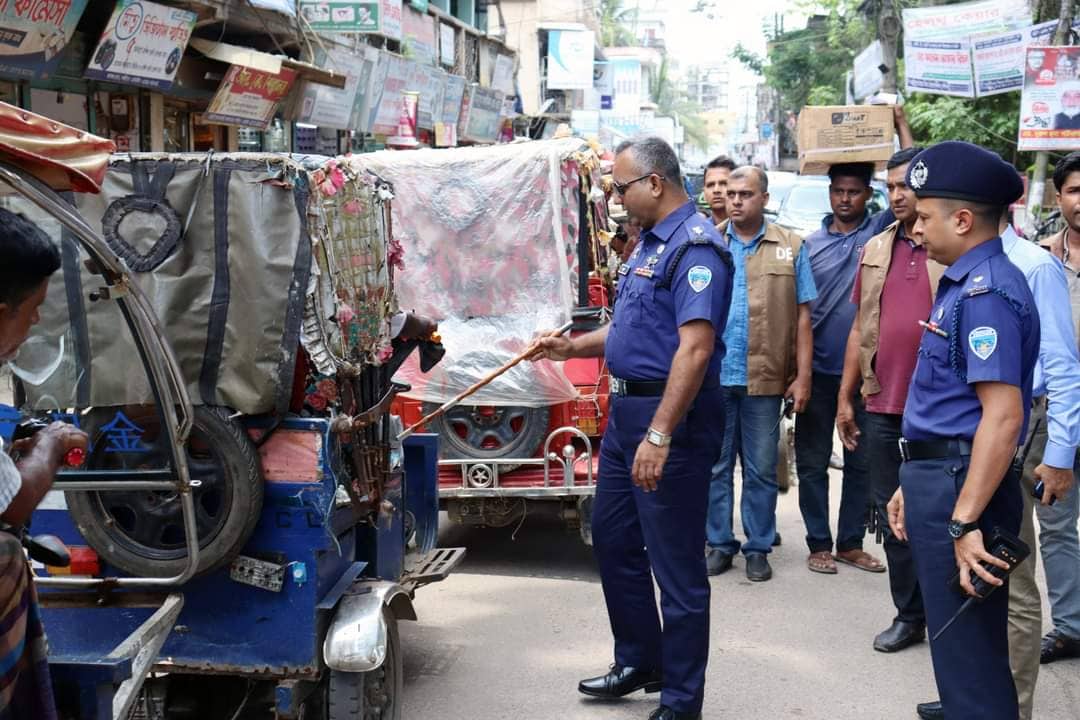 লক্ষ্মীপুর শহরকে যানজট মুক্ত করতে শহর পরিদর্শন করলেন নবনিযুক্ত পুলিশ সুপার