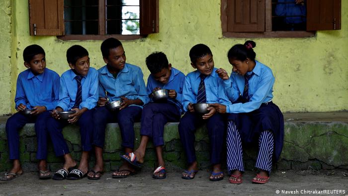 মা-ছেলে যখন সহপাঠী, হোমওয়ার্ক-স্কুল সবই একসঙ্গে!