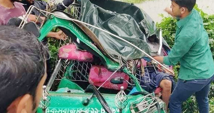 উখিয়ায় ট্রাক-সিএনজির মুখোমুখি সংঘর্ষ, ৪ জন নিহত