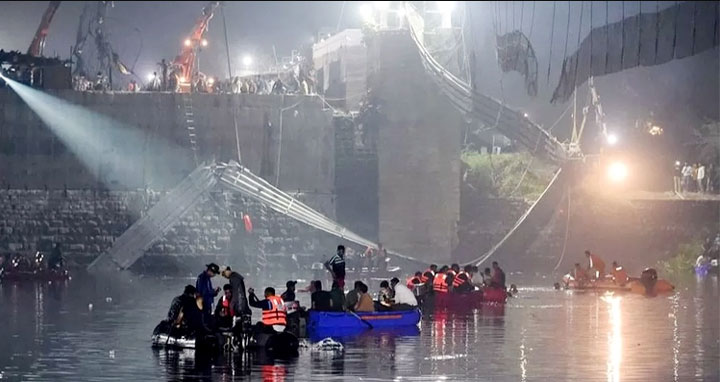 গুজরাটে ঝুলন্ত সেতু ভেঙে নিহতের সংখ্যা বেড়ে ১৪১